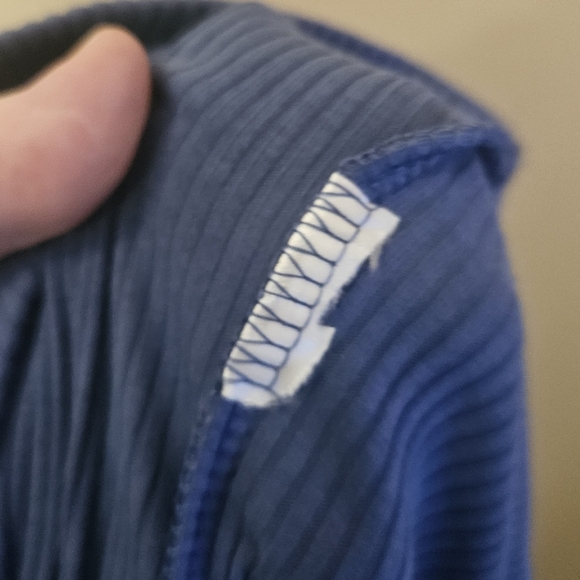 Old Navy Women's Size L Ribbed Longsleeve Top Halway Buttons - Picture 4 of 4